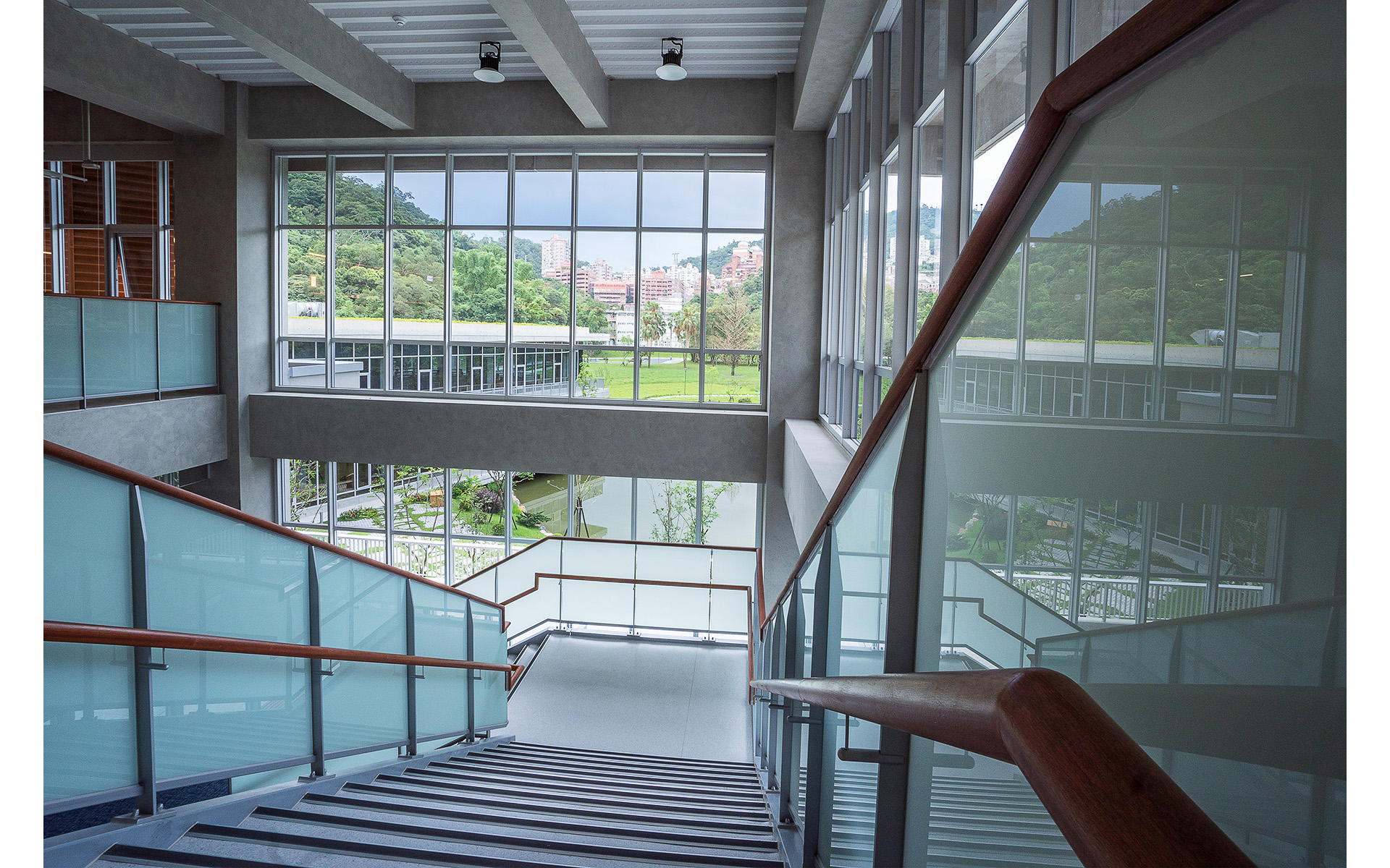 台北政治大學達賢圖書館