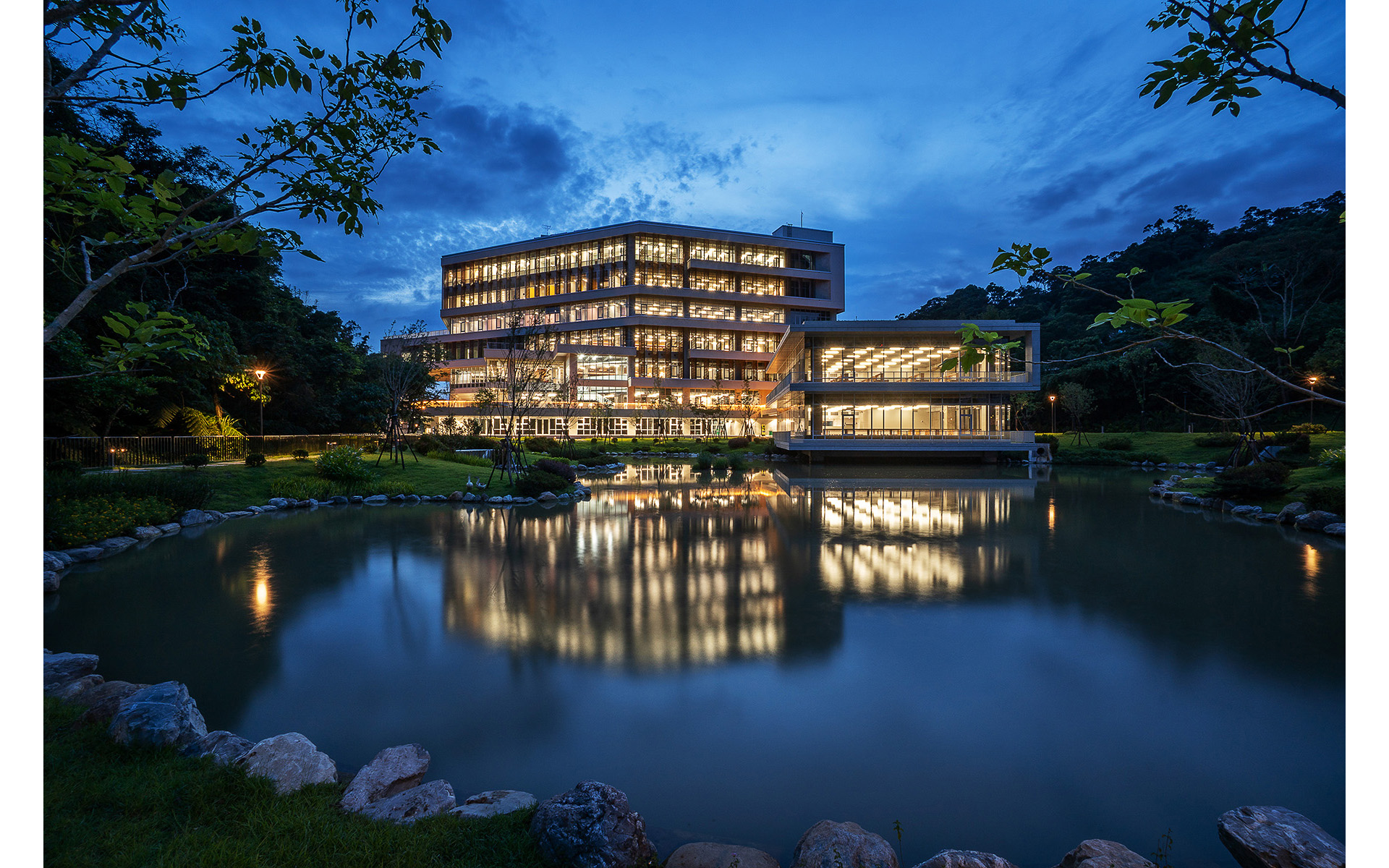 台北政治大學達賢圖書館